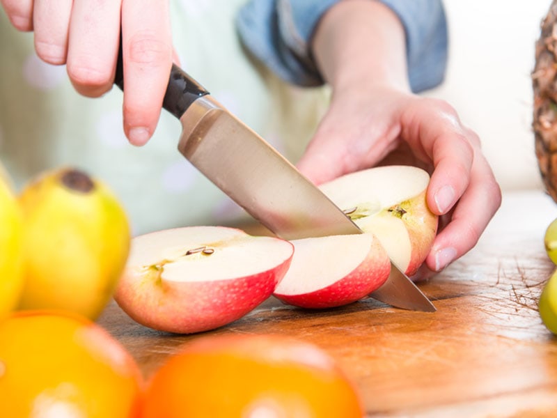 Apfel schneiden